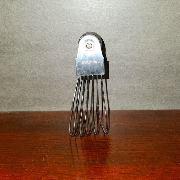 Handheld Stainless Steel Pastry Cutter - Picture 2 of 3